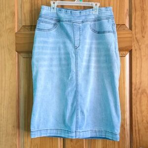 Women’s size 6 Main Street Exchange “Sara” light wash modest blue denim skirt